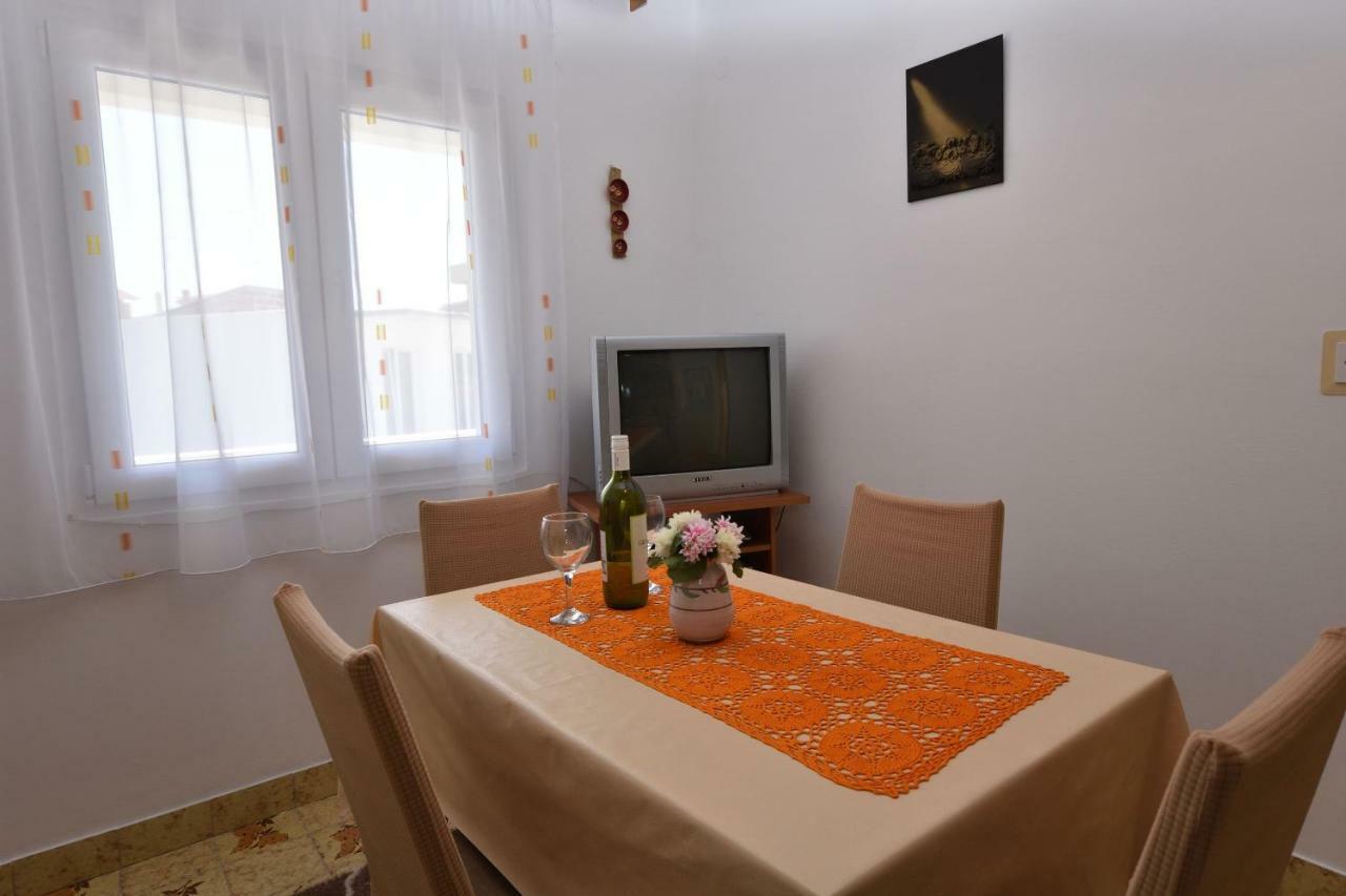Apartments Visnja Primošten Rom bilde